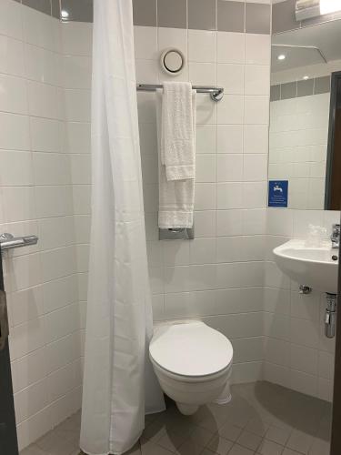 Bilik mandi di David Russell Apartments - Marconi