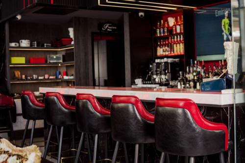 El salón o zona de bar de Brickell Apart Hotel
