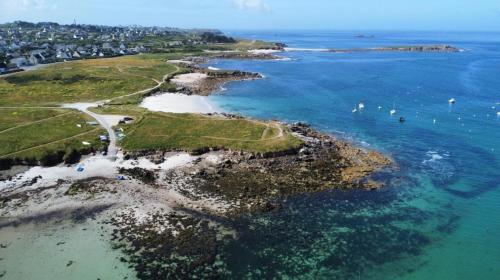 an aerial view of an island in the ocean at Villa Plain-Pied Vue Mer in Lanildut