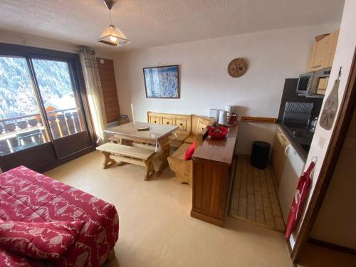 Studio charmant proche centre et remontées, balcon, parking
