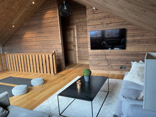 Μια τηλεόραση ή/και κέντρο ψυχαγωγίας στο Idre Mountain Lodge dream with outdoor Jacuzzi !
