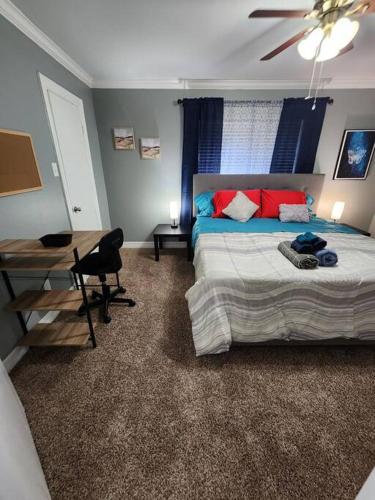 a bedroom with a bed and a desk in it at Blue Shark *E4* @ Midtown Comfortable 1BR King Apartment in Houston