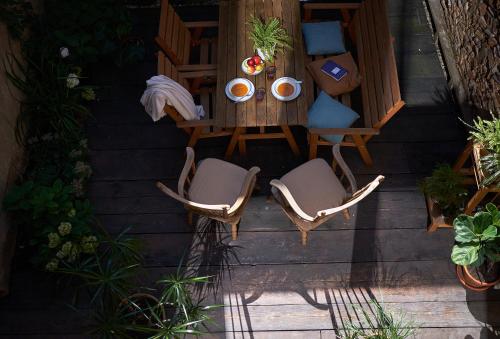 an overhead view of a table and chairs with a bowl of coffee at Útulný byt v centru města in Litomyšl