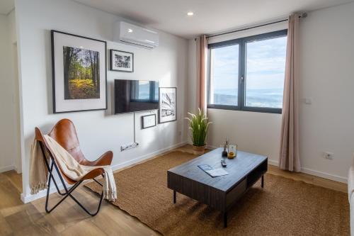 Μια τηλεόραση ή/και κέντρο ψυχαγωγίας στο Apartamentos do Mercado