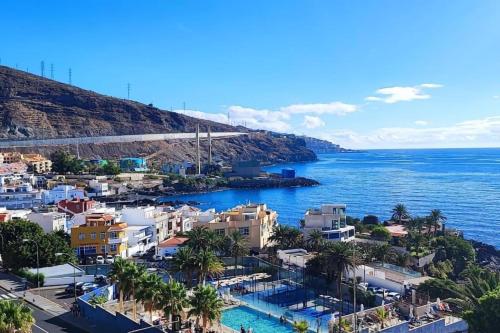 a view of a city and the ocean at Calesapart Tranquilidad con vistas al mar in Candelaria