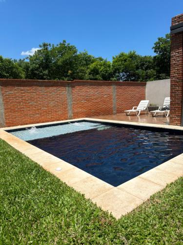 בריכת השחייה שנמצאת ב-Villa Cielo Azul או באזור