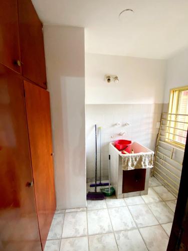 a bathroom with a red sink in a room at Posadas Aloja in Posadas