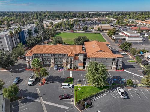 an aerial view of a building with a parking lot at Hillstone Inn Tulare, an Ascend Collection Hotel in Tulare