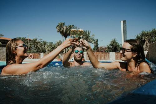 Villa Vergel - With Olympian Pool, Sauna, Jacuzzi, & Wifi by Amazzzing Travel