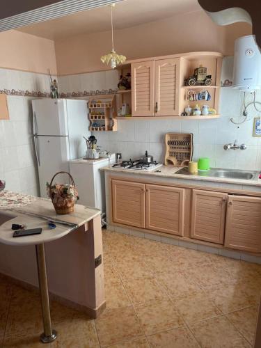 Virtuvė arba virtuvėlė apgyvendinimo įstaigoje Center Asilah