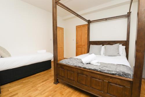 Luxe Retreat - Steps from Stadium - Pool Table, Ping Pong, Football Table photo 8