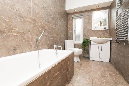 Luxe Retreat - Steps from Stadium - Pool Table, Ping Pong, Football Table photo 4