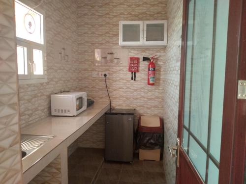 Kuchyň nebo kuchyňský kout v ubytování Hotel Ain Safnan Room&Flats فندق عين صفنان غرف&شقق
