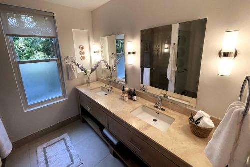 a bathroom with two sinks and a large mirror at Laguna Oasis with Private Pool & King Bed that Sleeps 9 in El Chirú