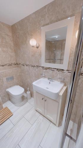 Bathroom sa Luxury apartment in Bournemouth