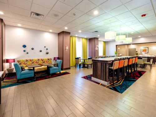 Χώρος καθιστικού στο Quality Inn - Pratt