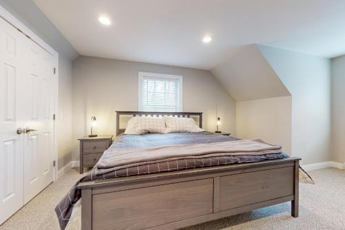 Letto o letti in una camera di Modern Mountain Homestead