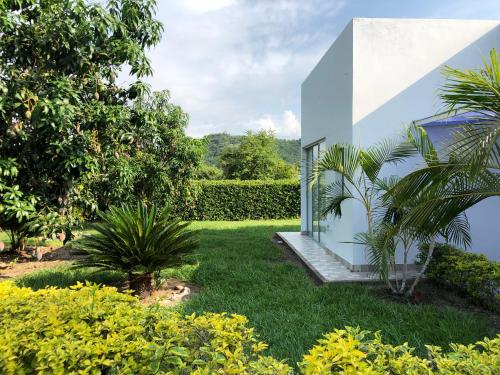 a house in the middle of a garden at Casa Tótem inmersión inolvidable en la naturaleza in Apulo