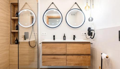 a bathroom with two mirrors and a sink at Apartamento Boutique Miramar Playa, Garaje opcional in Fuengirola