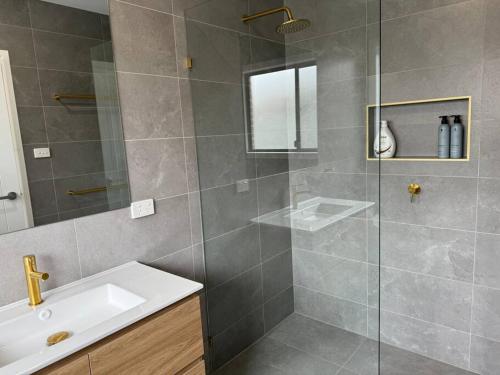 Ένα μπάνιο στο Modern luxury - Brand new home