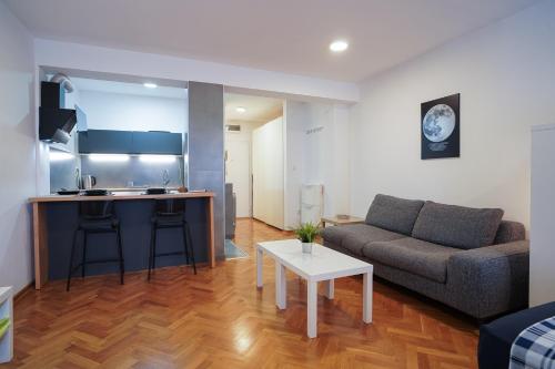 a living room with a couch and a table at Apartment Grau in Žarkovo