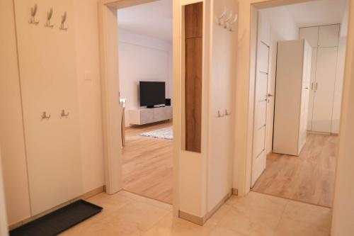 Apartment Schober - Rezidence K Lanovceにあるテレビまたはエンターテインメントセンター