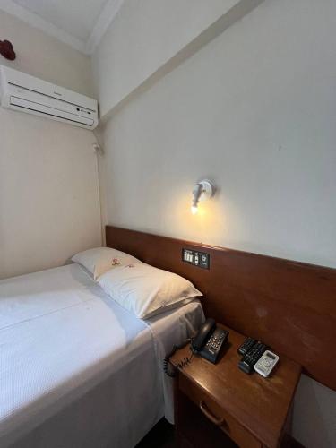 Katil atau katil-katil dalam bilik di ACOMODARE HOTEL- SOB NOVA Direção