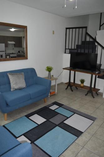 Televisyen dan/atau pusat hiburan di Gabbys House in private neighborhood