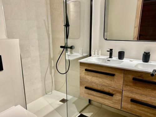 Appartement neuf à Méribel, proche des pistes, balcon, service concierge inclus! - FR-1-613-103