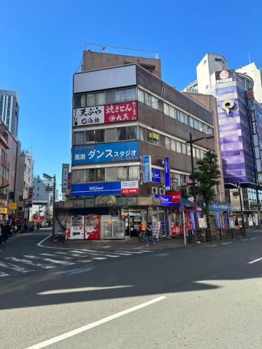a building with signs on the side of a street at ｊR蒲田駅1分空港近い in Tokyo