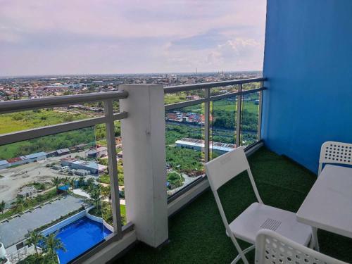 A balcony or terrace at Big Balcony - Relaxing Condo in San Fernando