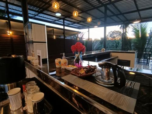 Makanan di atau berdekatan hotel