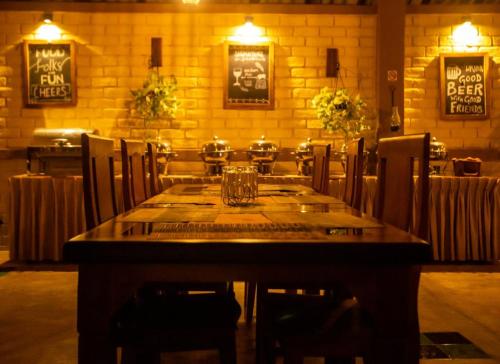 Tringa Villas Yalaにあるレストランまたは飲食店