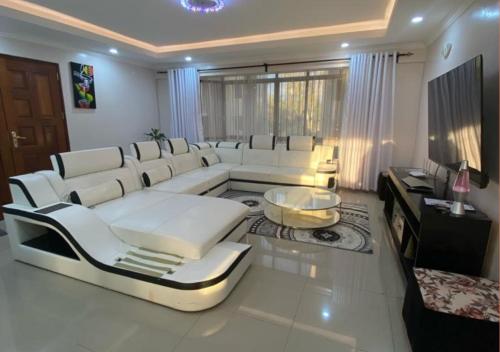 Luxurious 3 bedroom Apartment – Photos 3