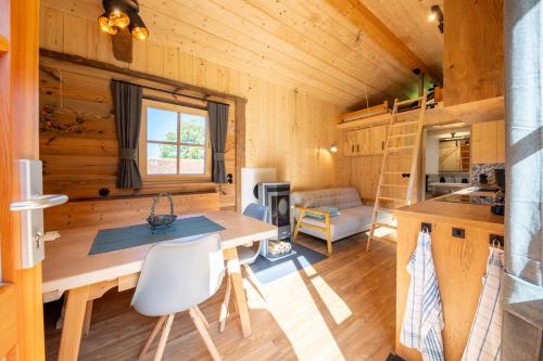 Η κουζίνα ή μικρή κουζίνα στο Gloans Glück Ferienhaus