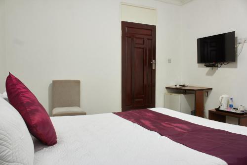 Un pat sau paturi într-o cameră la Mango Lodge Zomba