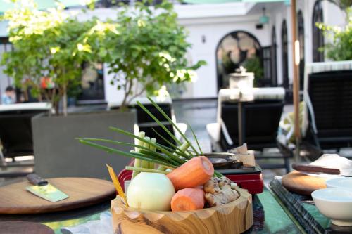 Makanan di atau berdekatan hotel