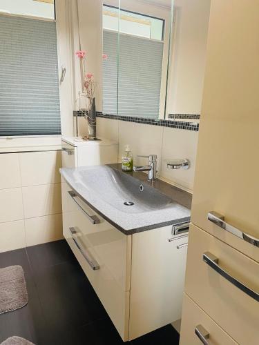 Cucina o angolo cottura di Restaurant Seeblick direkt am Schweriner See