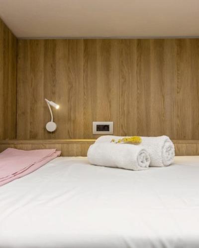 LOC HOSPITALITY Urban Den