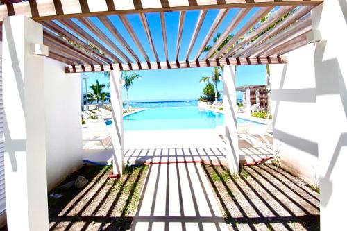 a view of the pool from the patio of a villa at Tahiti Beach apartment in Paea
