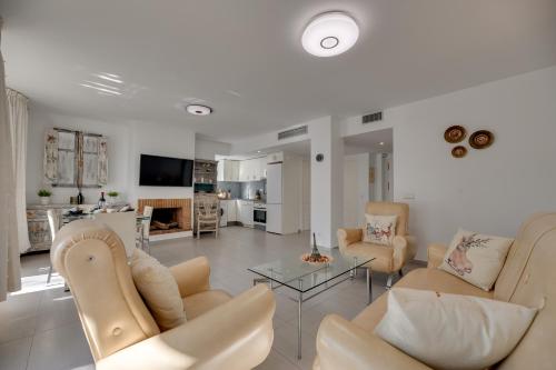 Cozy Pearl In Puerto Banus