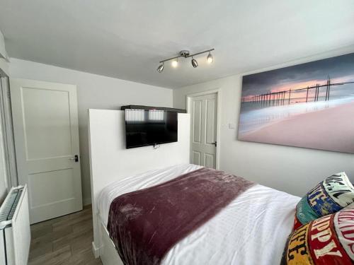 Μια τηλεόραση ή/και κέντρο ψυχαγωγίας στο Blakes Beach House Humberston Fitties