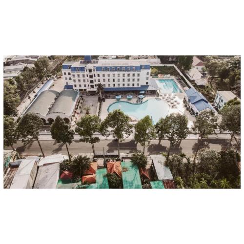 Bazén v ubytování Cao Lanh Hotel nebo v jeho okolí