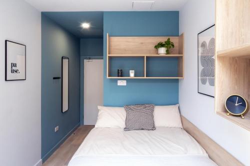 Una cama o camas en una habitación de Stoneybatter Place