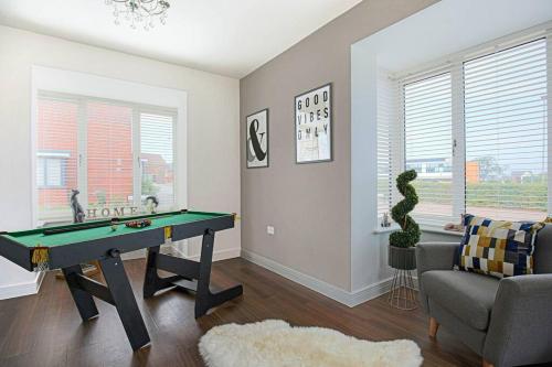 a living room with a pool table in it at Luxury Detached House with Pool Table, Fast Wi-Fi, Smart TVs and Driveway Parking by Yoko Property in Milton Keynes