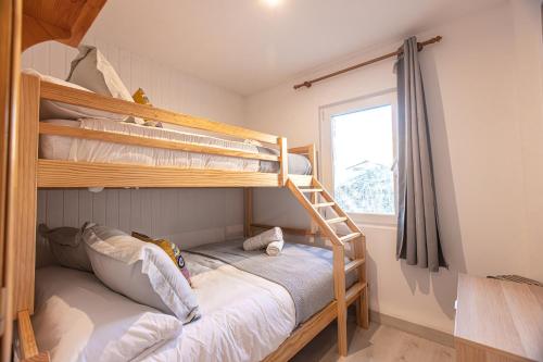 a bedroom with two bunk beds and a window at Apartamento Nature in Sierra Nevada