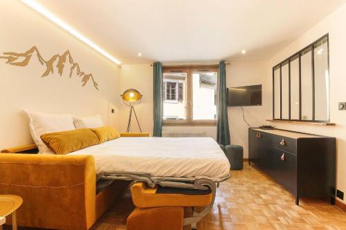 Ένα ή περισσότερα κρεβάτια σε δωμάτιο στο Bellevarde Apt - Newly Renovated - Central - Beside TMB start/end