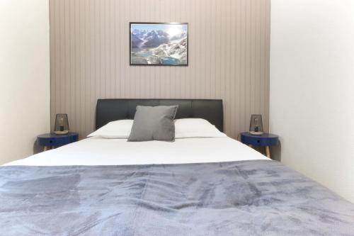 L'Aiguille - Center of Chamonix - View Mont-Blanc