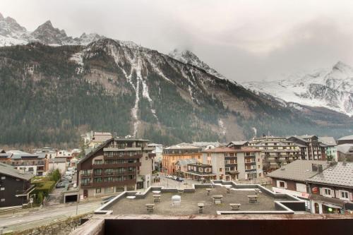 L'Aiguille - Center of Chamonix - View Mont-Blanc