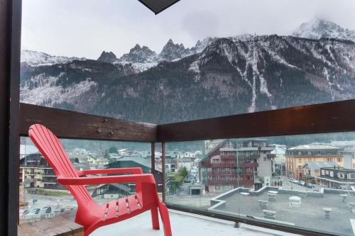 L'Aiguille - Center of Chamonix - View Mont-Blanc